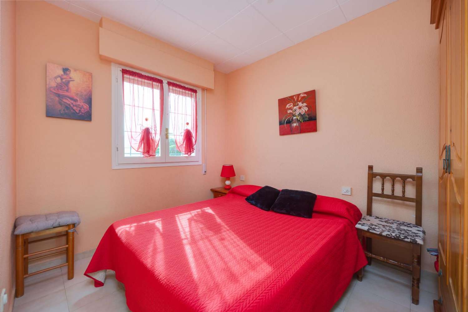 Acogedora casa adosada con una pequeña parcela en Orihuela Costa