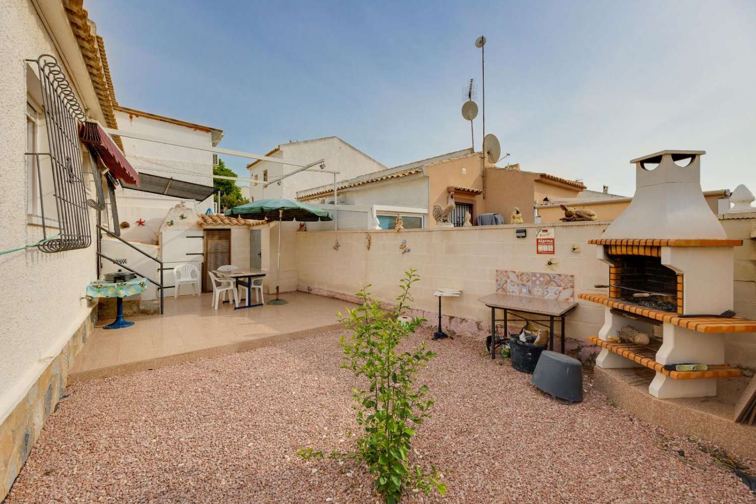 Acogedora casa adosada con una pequeña parcela en Orihuela Costa