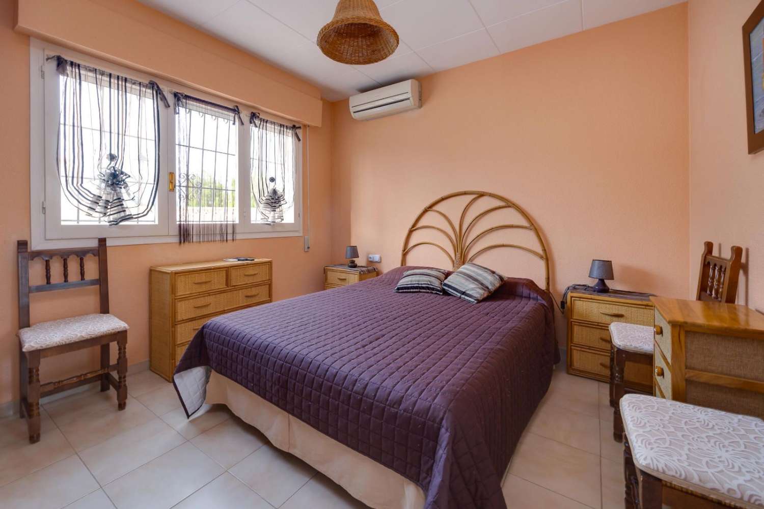 Acogedora casa adosada con una pequeña parcela en Orihuela Costa