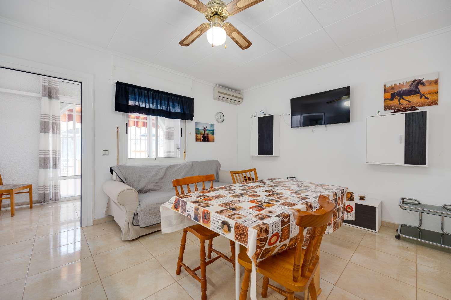 Rodinný dům v prodeji in El Chaparral (Torrevieja)