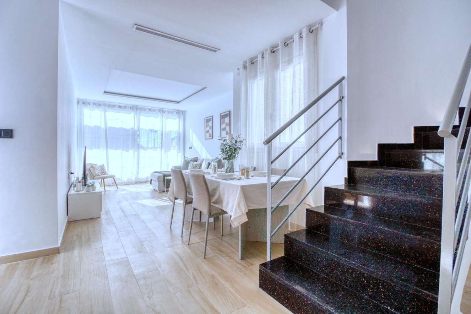 Novostavba vily v Torrevieja — elegance, pohodlí a prvotřídní lokalita