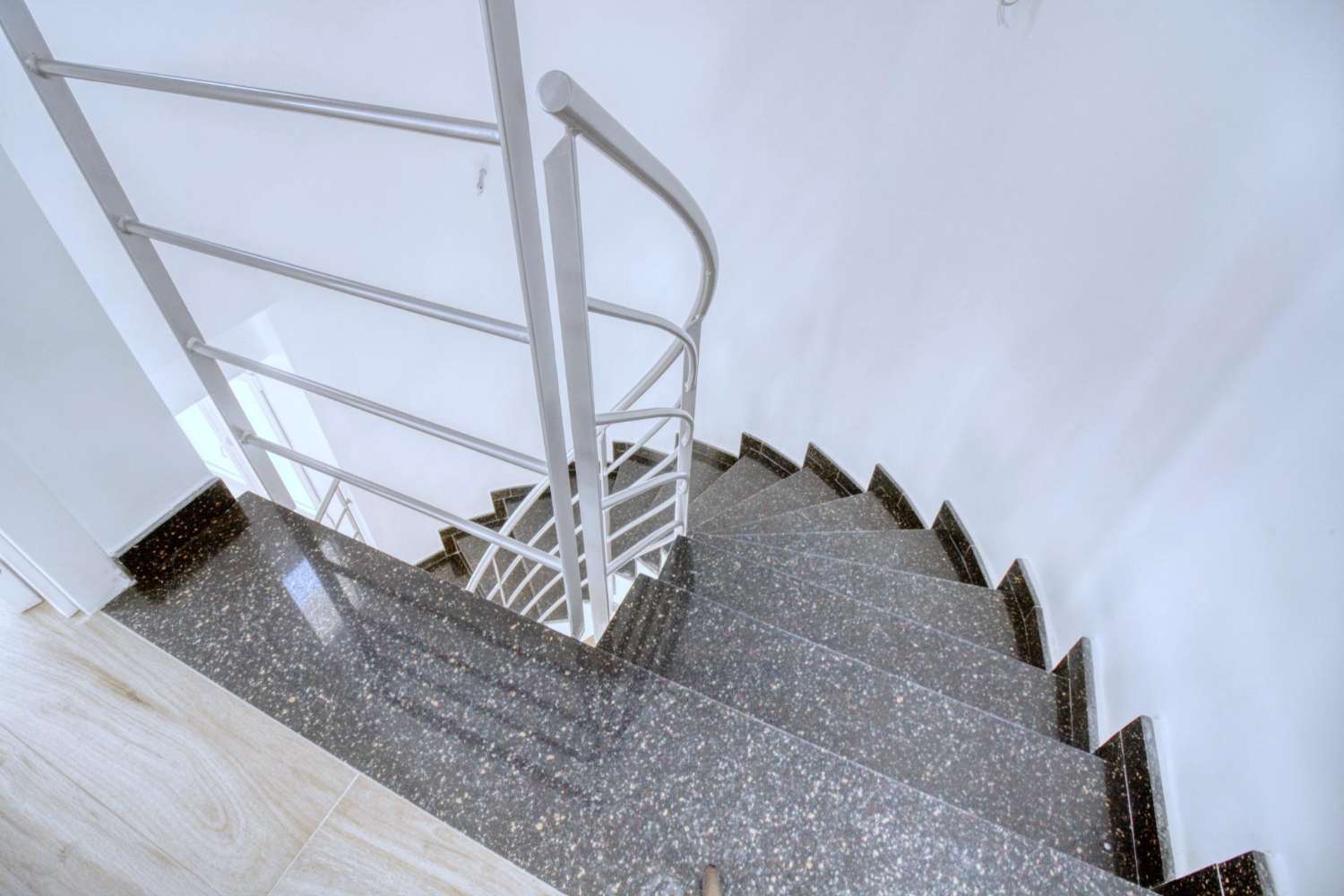 Novostavba vily v Torrevieja — elegance, pohodlí a prvotřídní lokalita