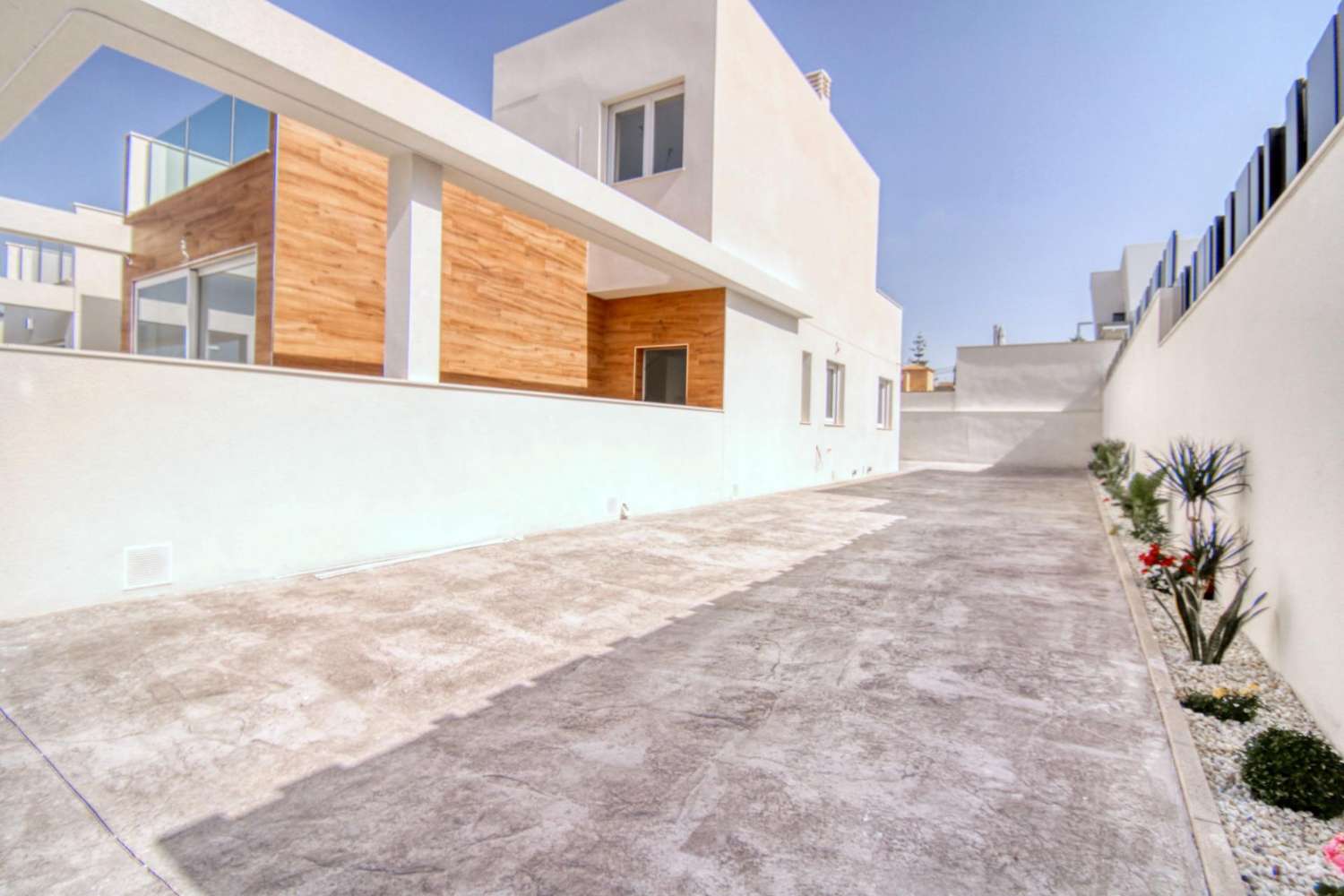 Novostavba vily v Torrevieja — elegance, pohodlí a prvotřídní lokalita