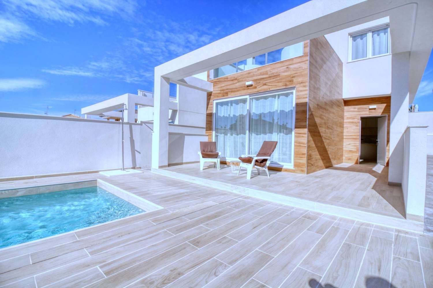 Novostavba vily v Torrevieja — elegance, pohodlí a prvotřídní lokalita