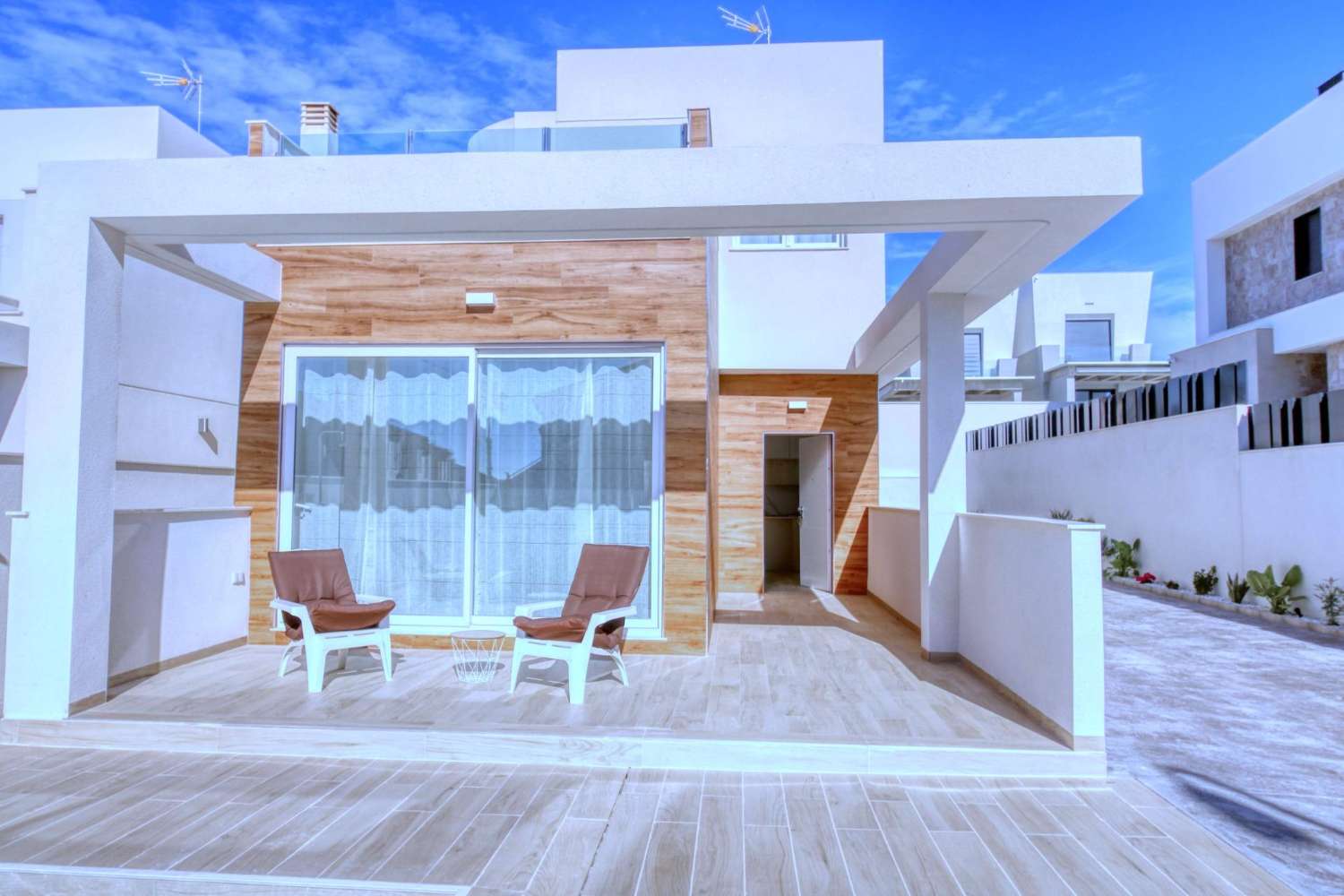 Novostavba vily v Torrevieja — elegance, pohodlí a prvotřídní lokalita