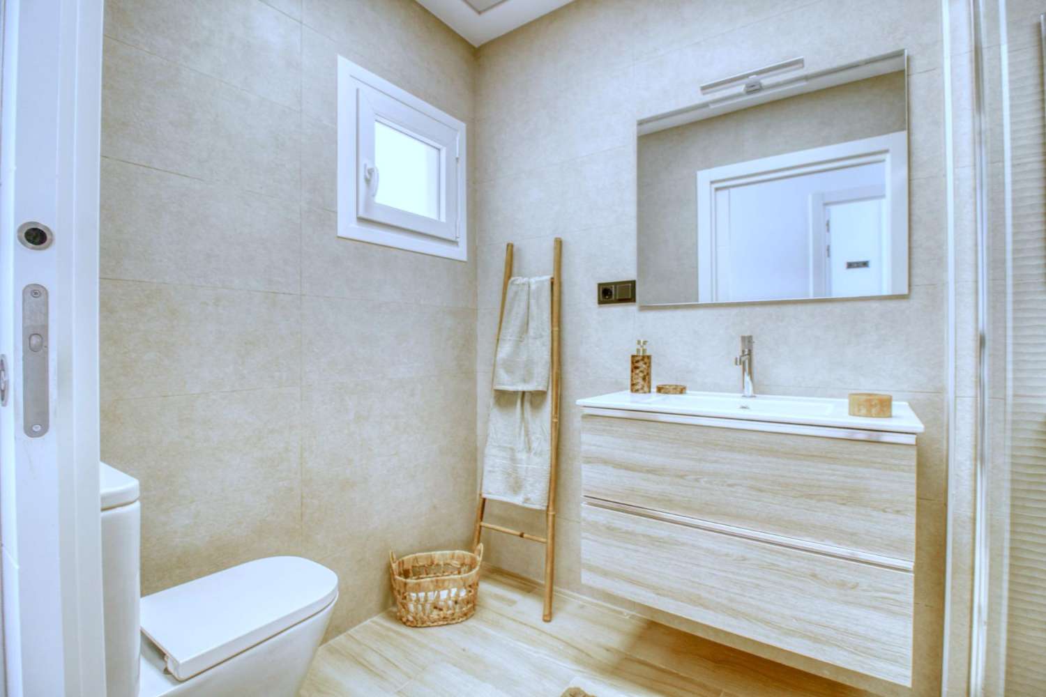 Novostavba vily v Torrevieja — elegance, pohodlí a prvotřídní lokalita