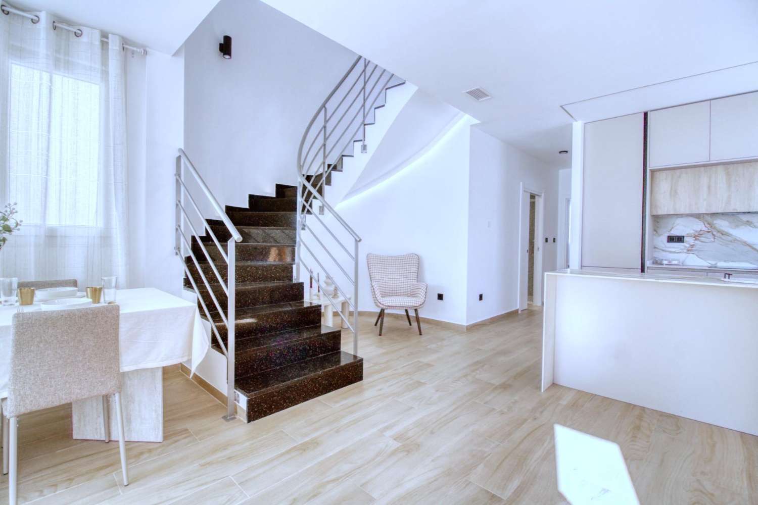 Novostavba vily v Torrevieja — elegance, pohodlí a prvotřídní lokalita