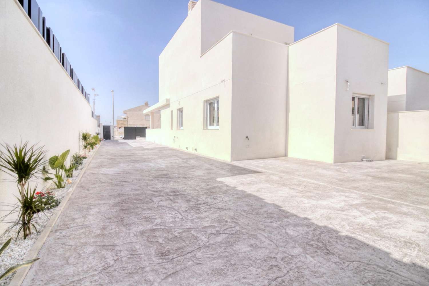 Novostavba vily v Torrevieja — elegance, pohodlí a prvotřídní lokalita