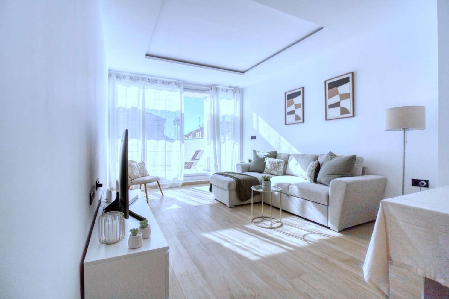 Novostavba vily v Torrevieja — elegance, pohodlí a prvotřídní lokalita