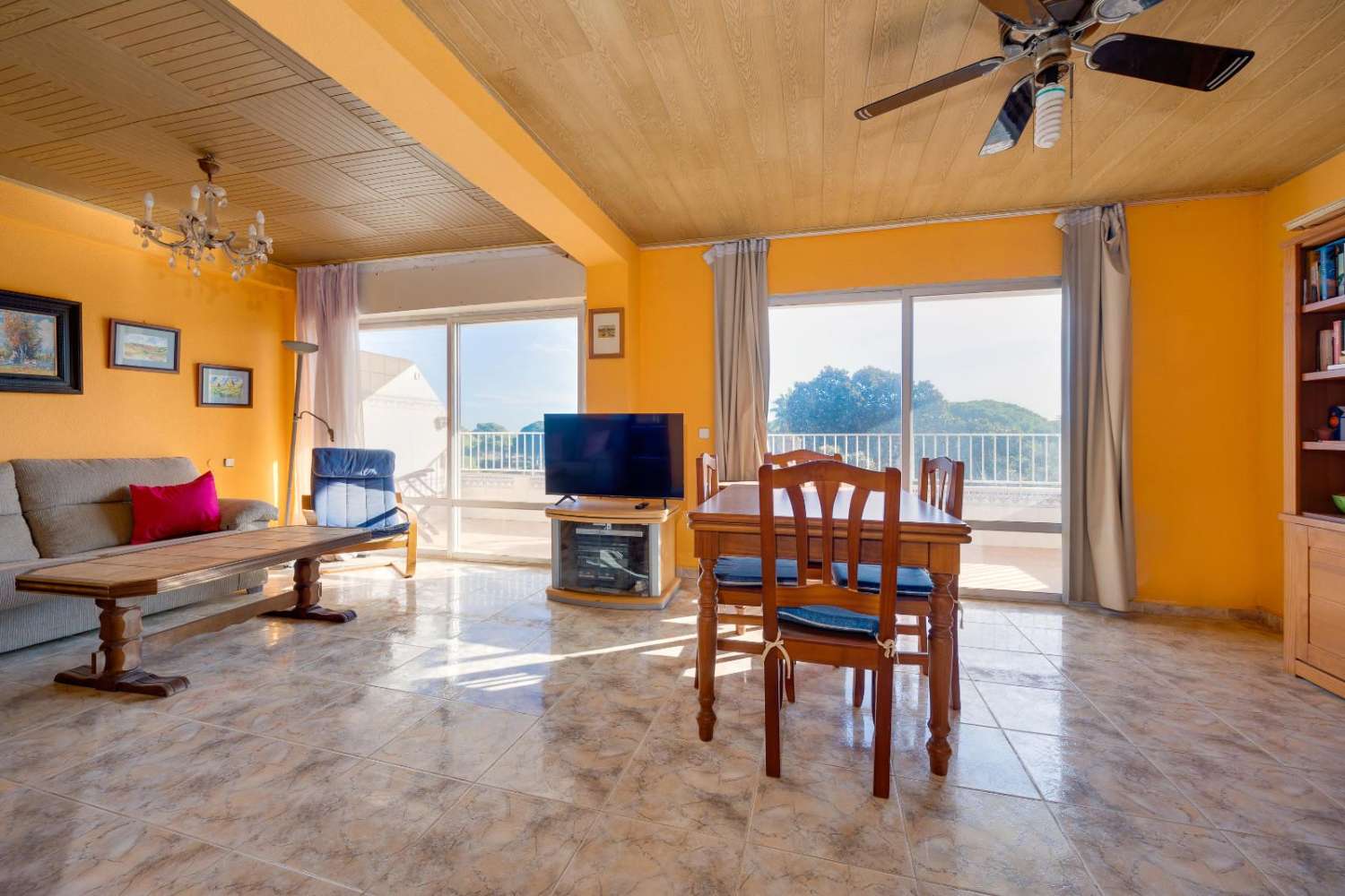 Prostorný a světlý byt na prodej v Guardamar del Segura