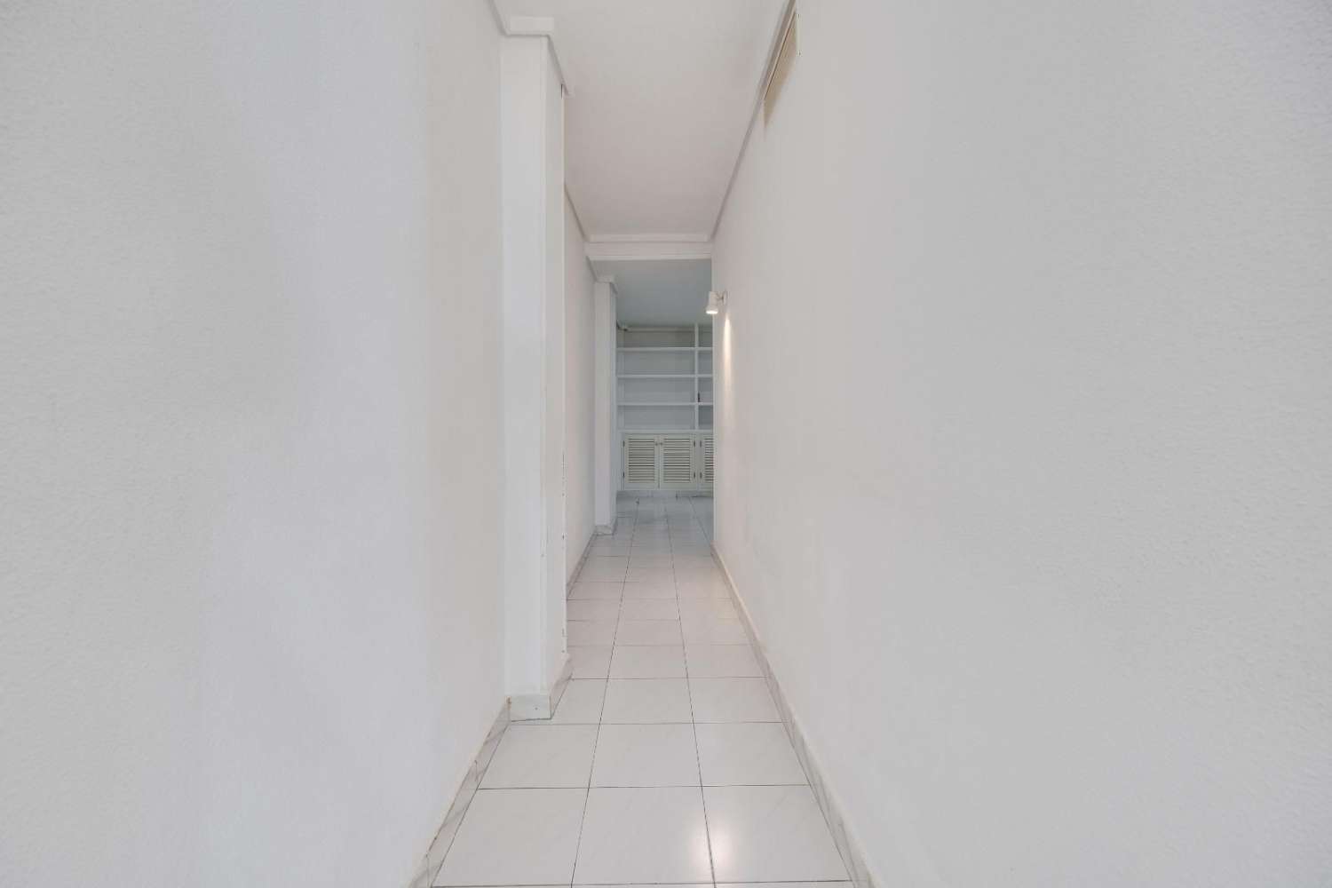 Prostorný, světlý byt v centru Torrevieji