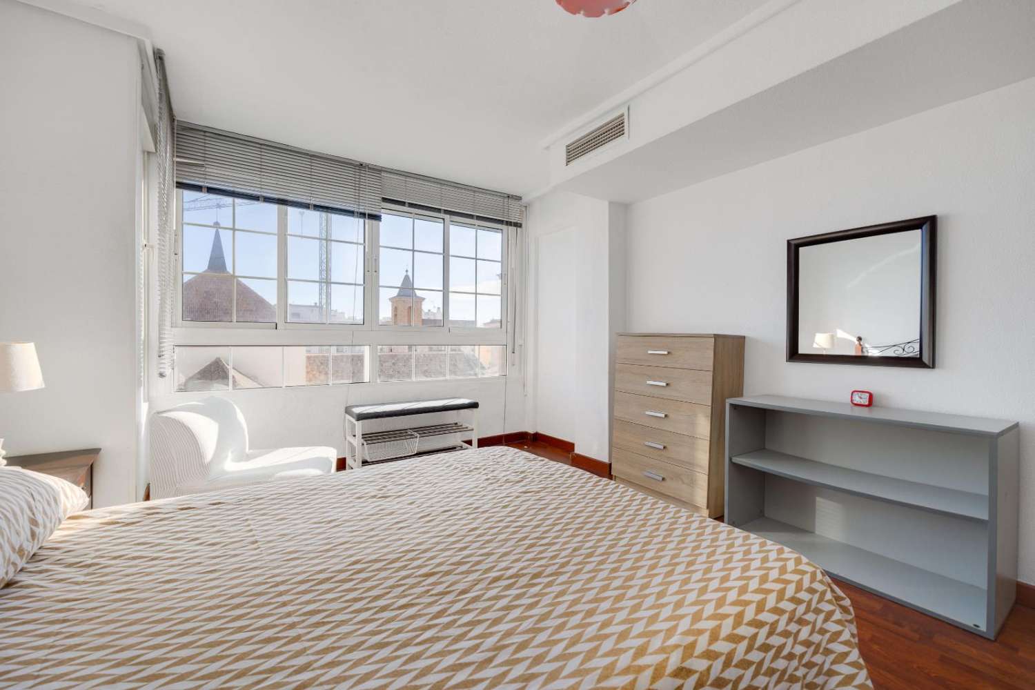 Prostorný, světlý byt v centru Torrevieji