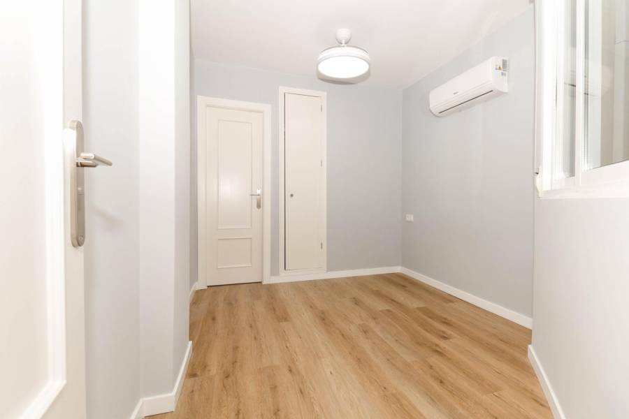 Nově zrekonstruovaný apartmán 50 metrů od pláže La Mata