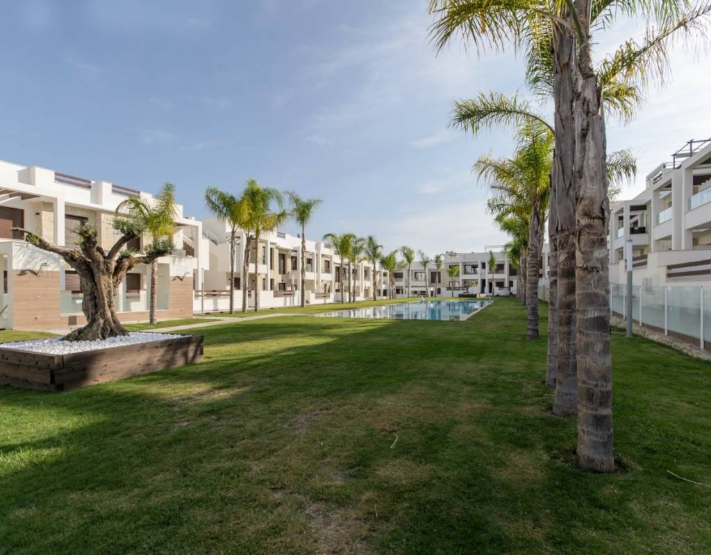 NOVOSTAVBA BYTOVÝ KOMPLEX BUNGALOVŮ V LOS BALCONES, TORREVIEJA - Bungalov v přízemí