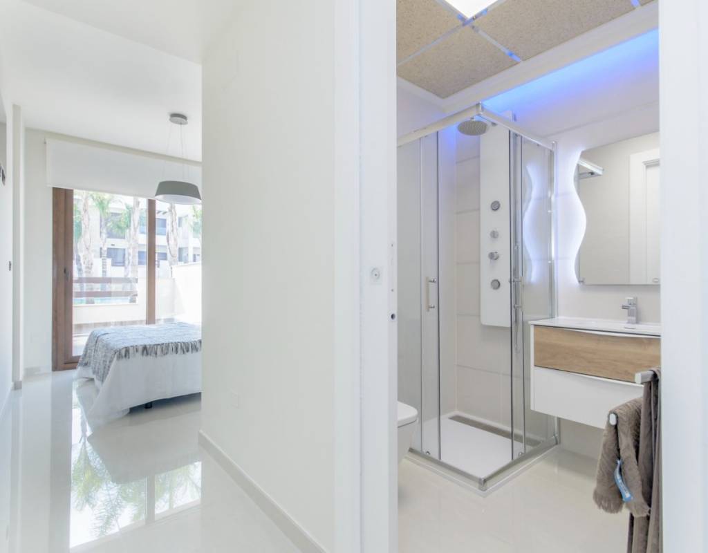 NOVOSTAVBA REZIDENČNÍHO KOMPLEXU BUNGALOVŮ V LOS BALCONES, TORREVIEJA - Bungalov v přízemí