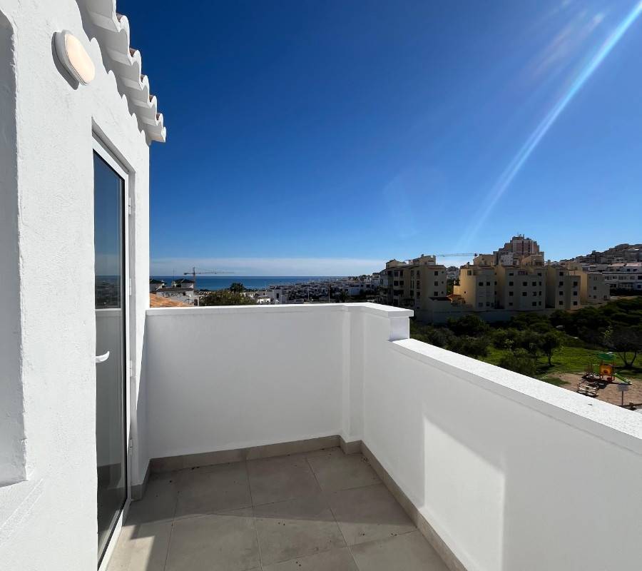 TŘÍPATROVÝ BUNGALOV NA PRODEJ - LA MATA