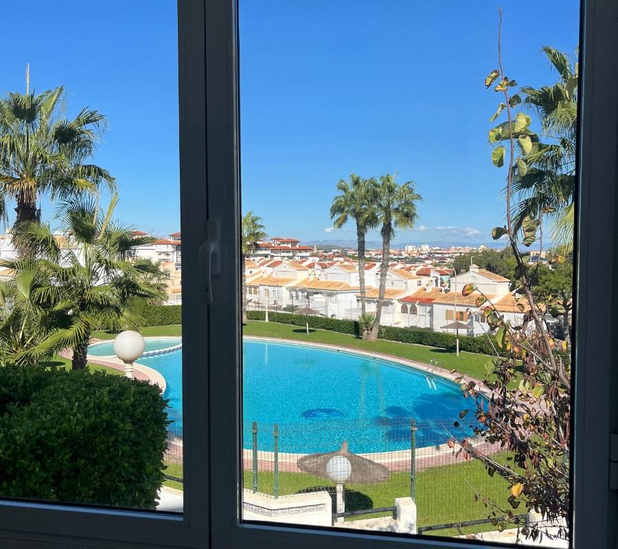 TŘÍPATROVÝ BUNGALOV NA PRODEJ - LA MATA