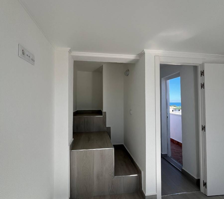 TŘÍPATROVÝ BUNGALOV NA PRODEJ - LA MATA