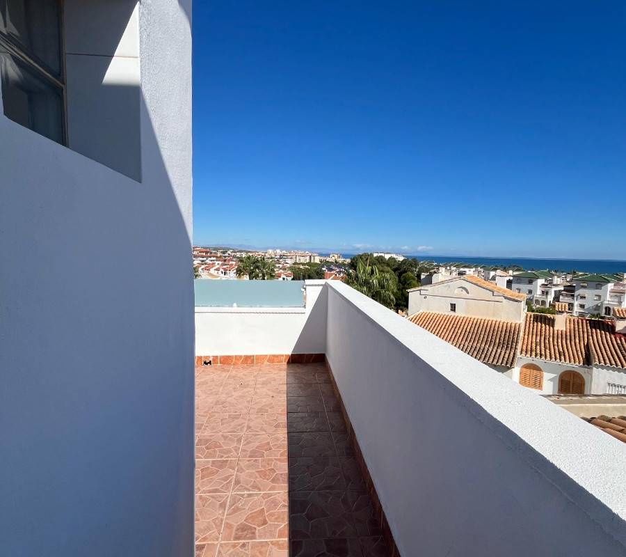 TŘÍPATROVÝ BUNGALOV NA PRODEJ - LA MATA