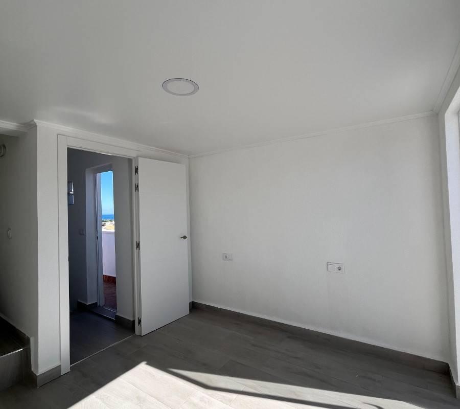 TŘÍPATROVÝ BUNGALOV NA PRODEJ - LA MATA