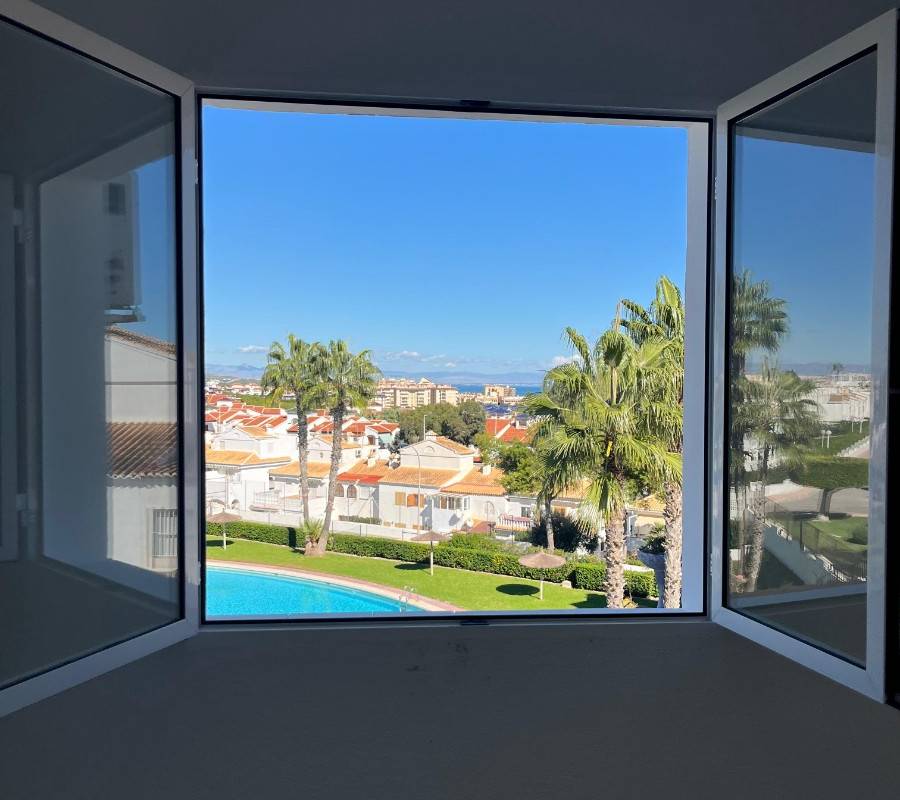 TŘÍPATROVÝ BUNGALOV NA PRODEJ - LA MATA