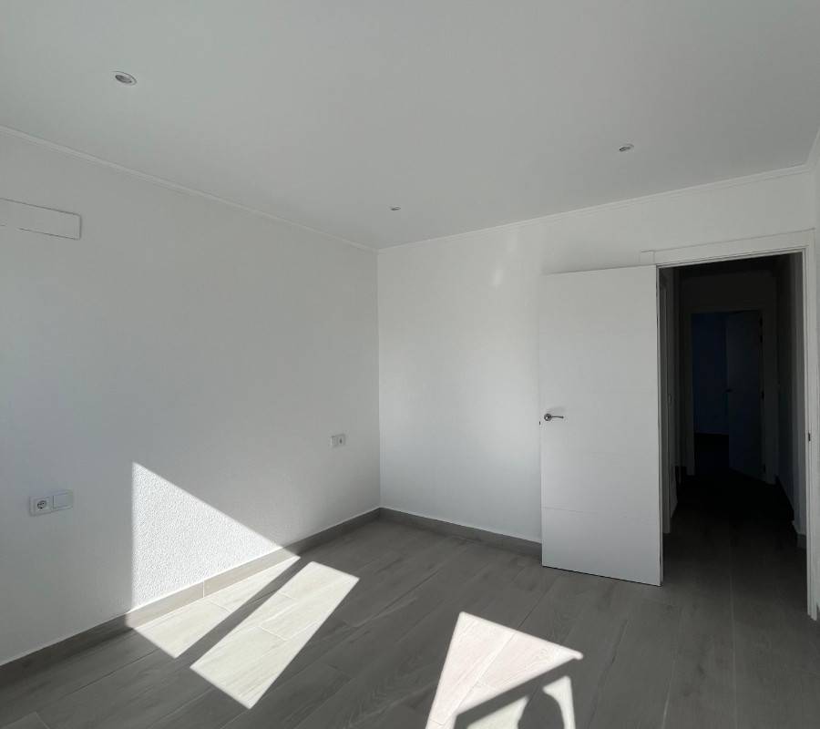 TŘÍPATROVÝ BUNGALOV NA PRODEJ - LA MATA