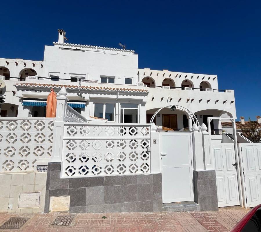 TŘÍPATROVÝ BUNGALOV NA PRODEJ - LA MATA