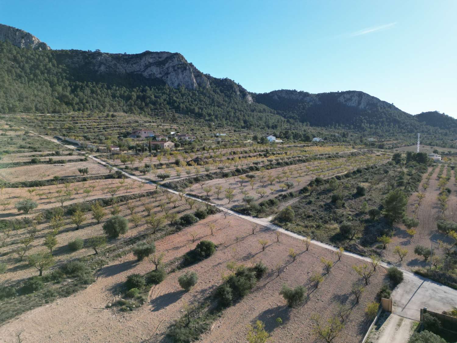 PŘIPRAVENO K NASTĚHOVÁNÍ – Útulná vila plná charakteru s přístavbou pro hosty, bazénem a nádherným výhledem na hory