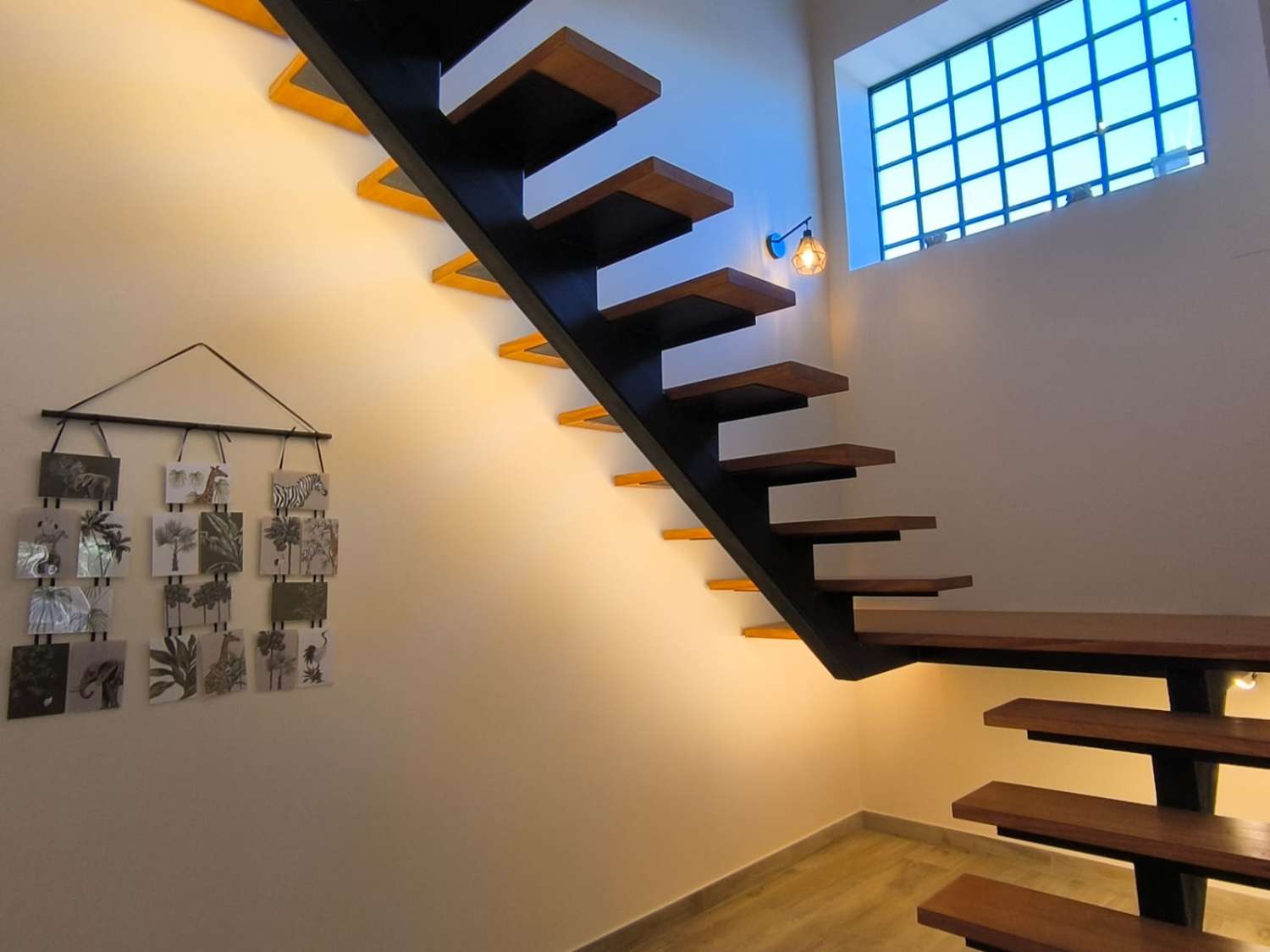 PŘIPRAVENO K NASTĚHOVÁNÍ – Útulná vila plná charakteru s přístavbou pro hosty, bazénem a nádherným výhledem na hory