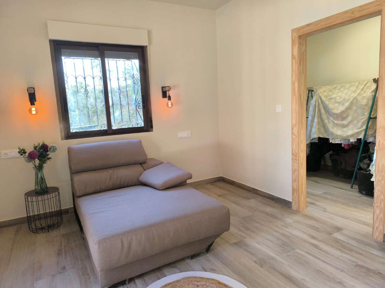 PŘIPRAVENO K NASTĚHOVÁNÍ – Útulná vila plná charakteru s přístavbou pro hosty, bazénem a nádherným výhledem na hory