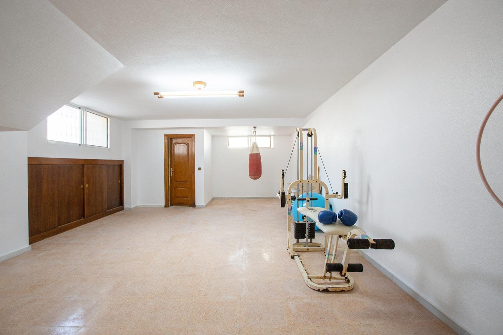 Jedinečná příležitost! Prožijte sen v této luxusní vile v prestižní urbanizaci Torreta Florida v Torrevieji