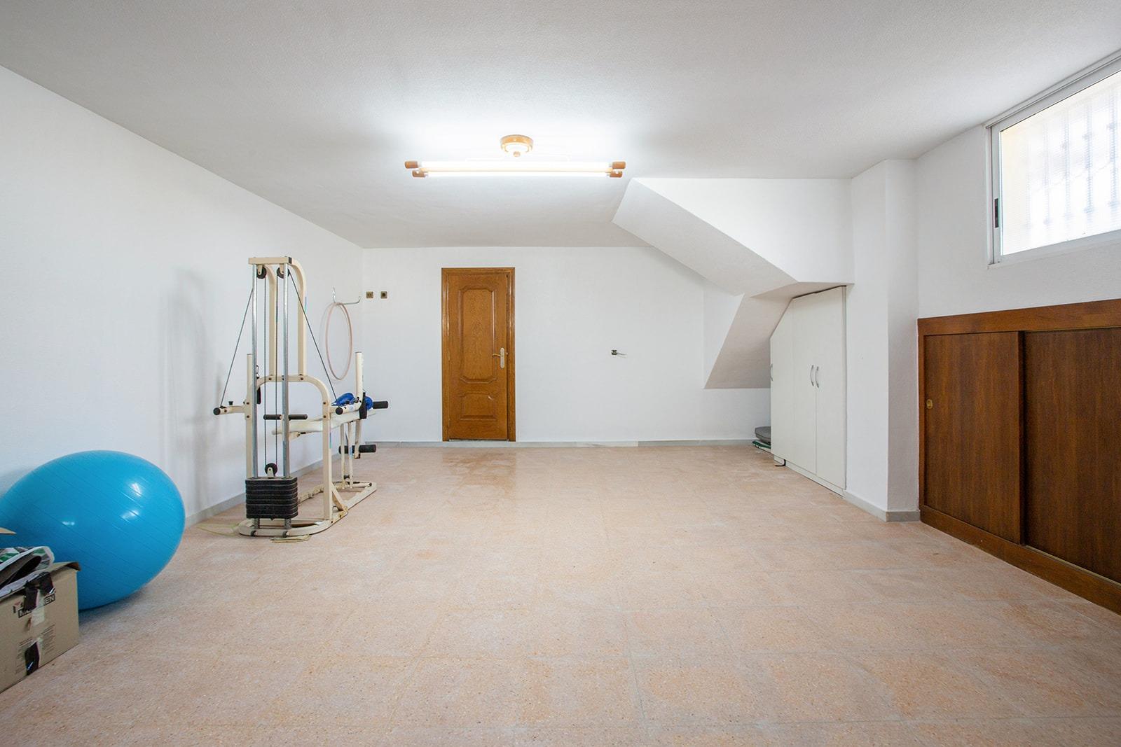 Jedinečná příležitost! Prožijte sen v této luxusní vile v prestižní urbanizaci Torreta Florida v Torrevieji