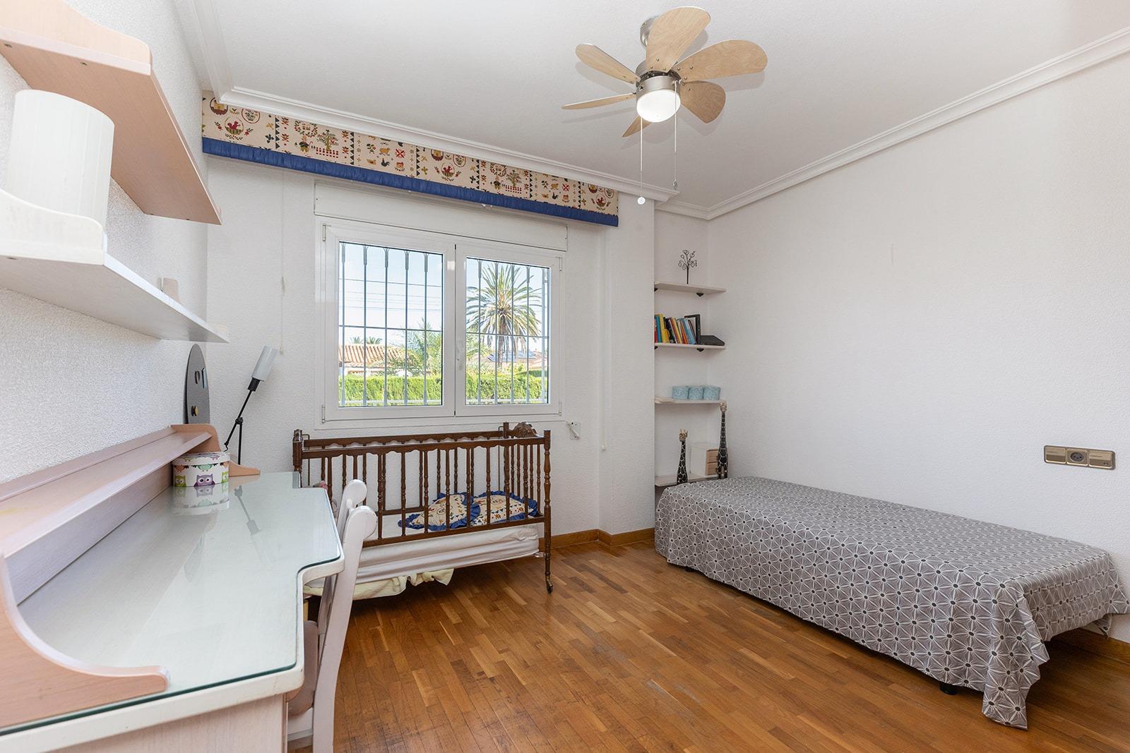 Jedinečná příležitost! Prožijte sen v této luxusní vile v prestižní urbanizaci Torreta Florida v Torrevieji