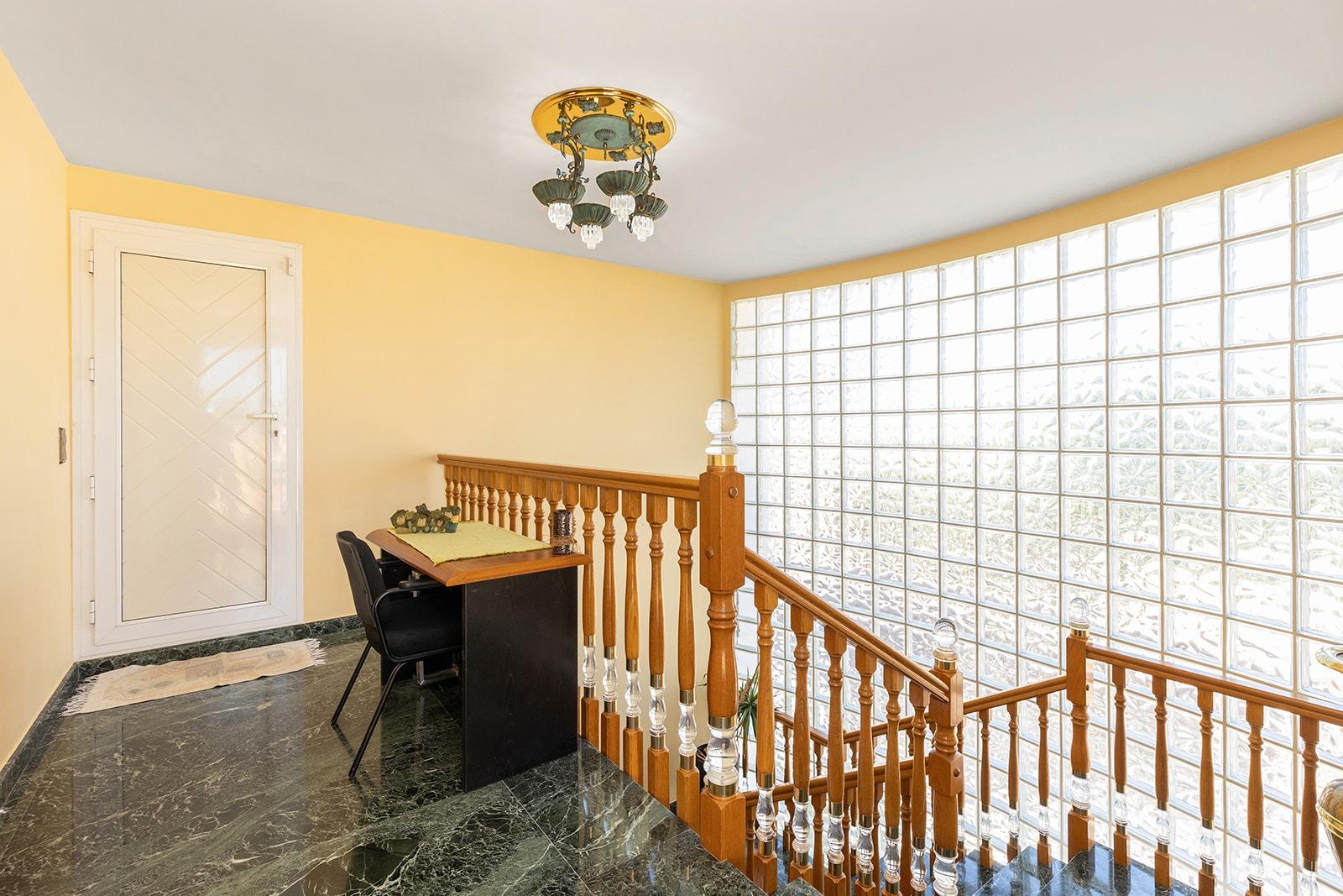 Jedinečná příležitost! Prožijte sen v této luxusní vile v prestižní urbanizaci Torreta Florida v Torrevieji