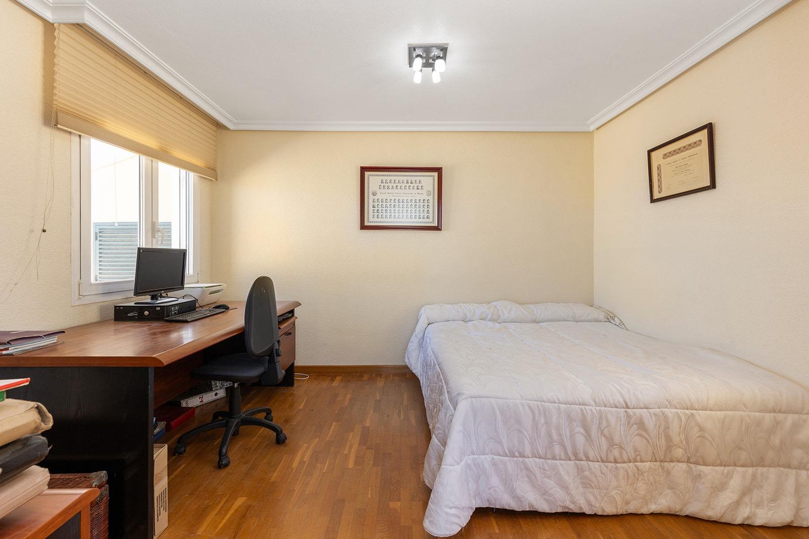 Jedinečná příležitost! Prožijte sen v této luxusní vile v prestižní urbanizaci Torreta Florida v Torrevieji