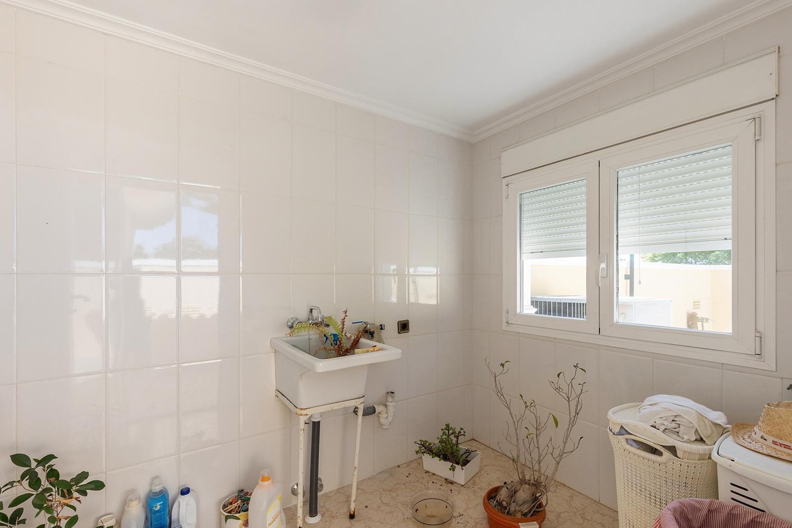 Jedinečná příležitost! Prožijte sen v této luxusní vile v prestižní urbanizaci Torreta Florida v Torrevieji