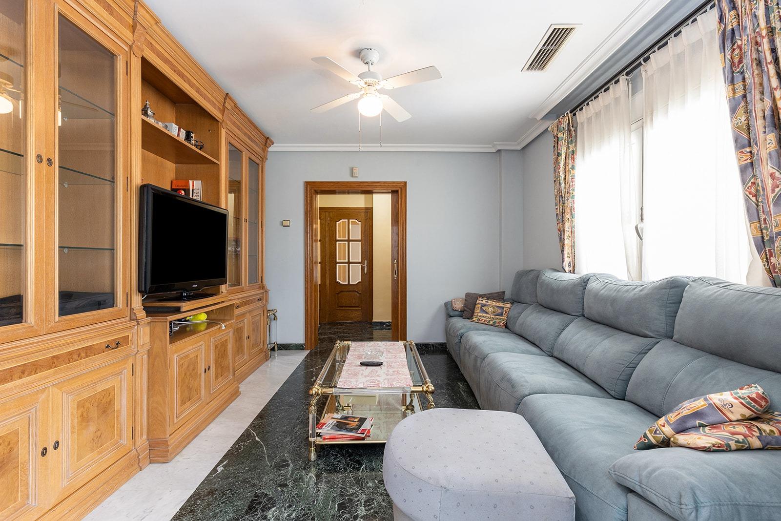 Jedinečná příležitost! Prožijte sen v této luxusní vile v prestižní urbanizaci Torreta Florida v Torrevieji