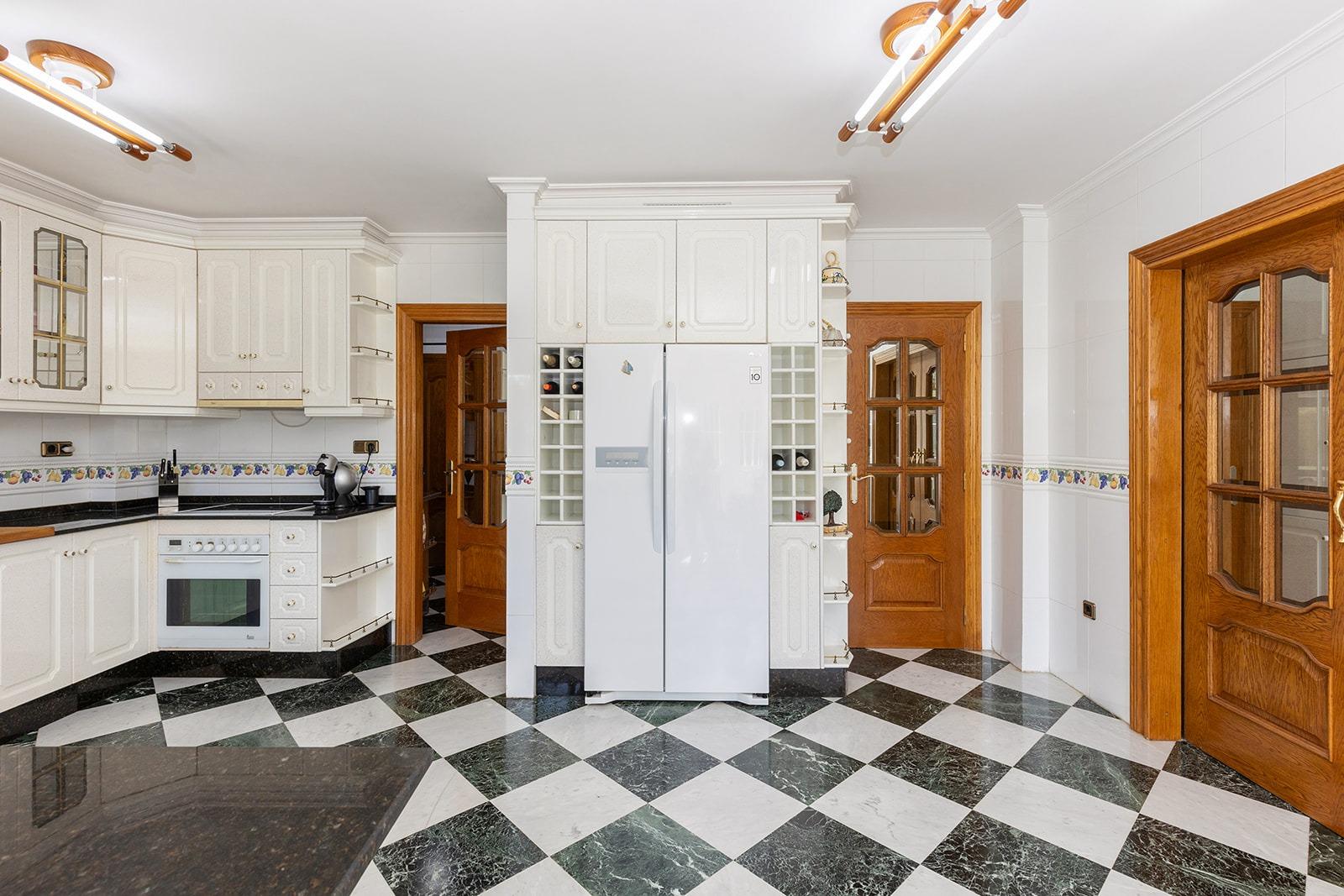 Jedinečná příležitost! Prožijte sen v této luxusní vile v prestižní urbanizaci Torreta Florida v Torrevieji