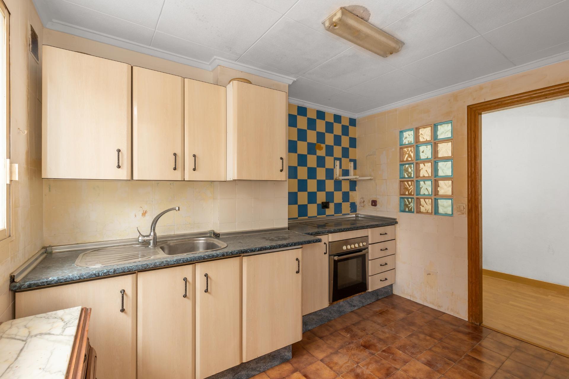 Byt orientovaný na jih, pouhých 500 metrů od Playa del Cura, Torrevieja.