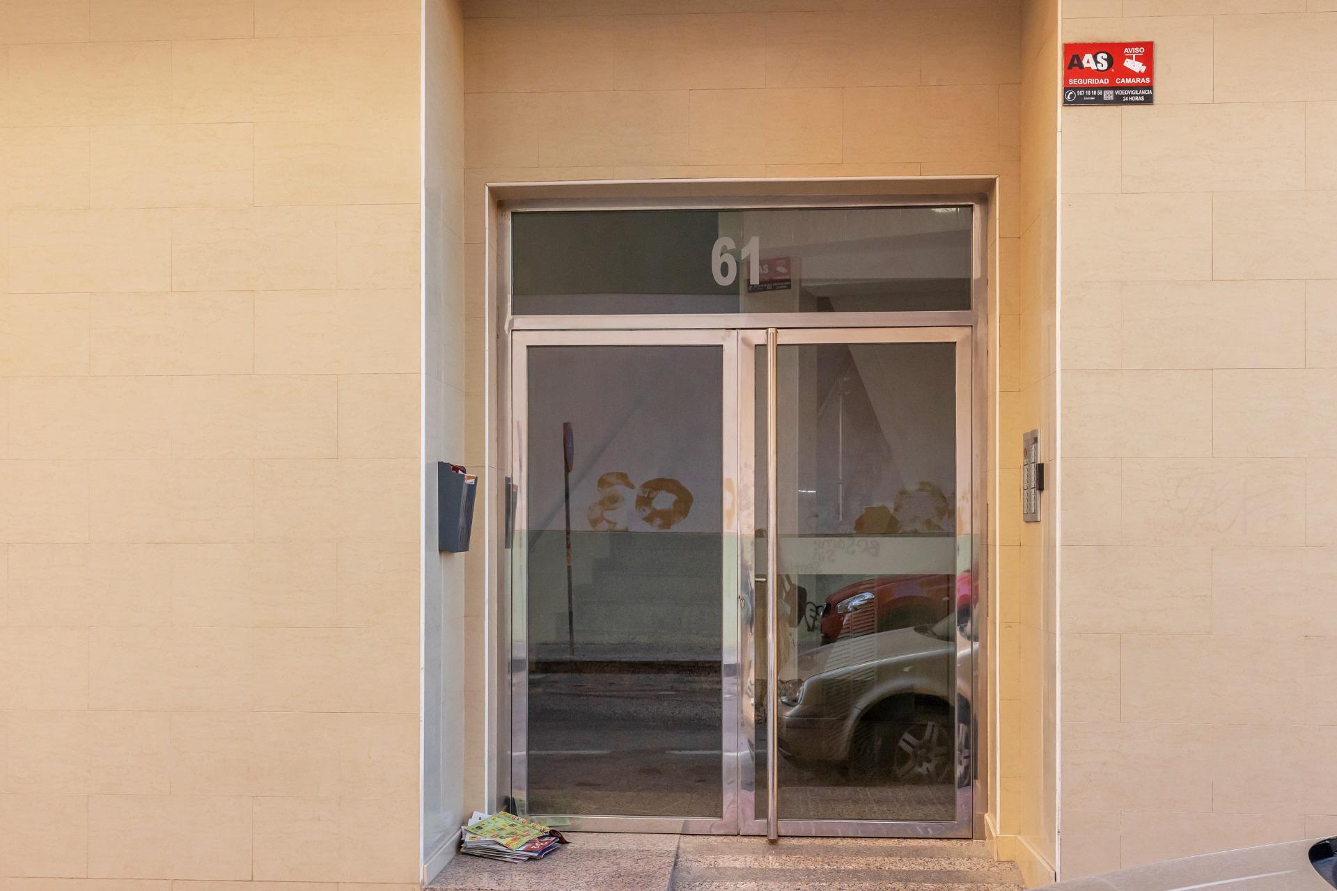 Byt orientovaný na jih, pouhých 500 metrů od Playa del Cura, Torrevieja.