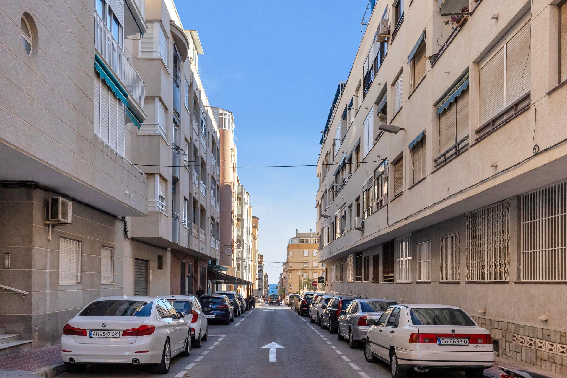 Byt orientovaný na jih, pouhých 500 metrů od Playa del Cura, Torrevieja.