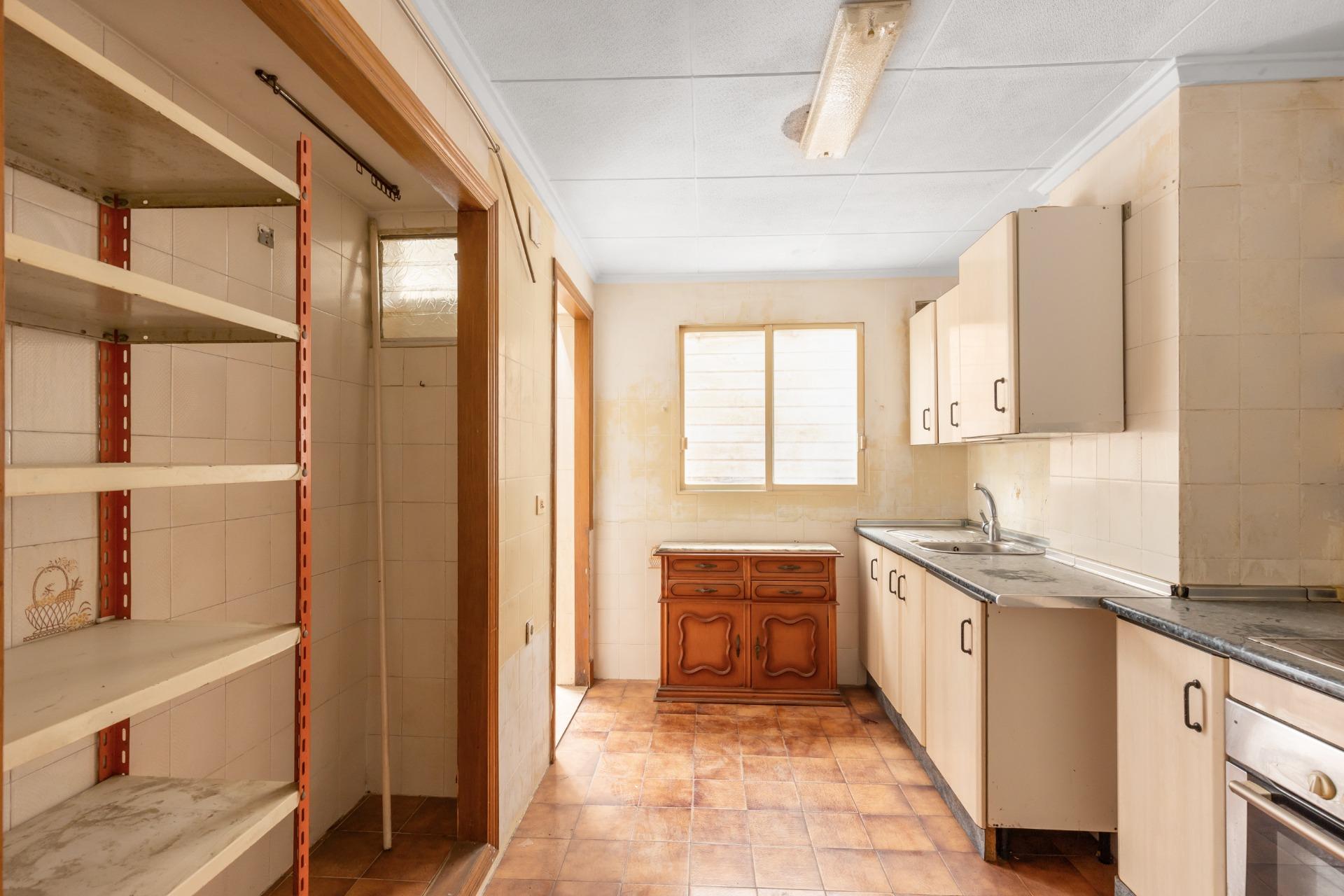 Byt orientovaný na jih, pouhých 500 metrů od Playa del Cura, Torrevieja.