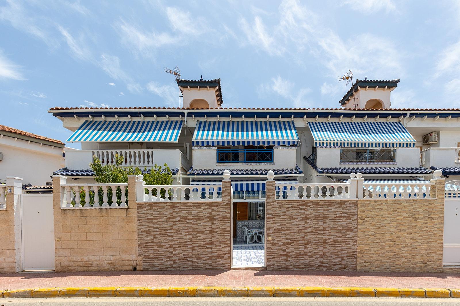 Krásný, plně zařízený polořadový bungalov k prodeji