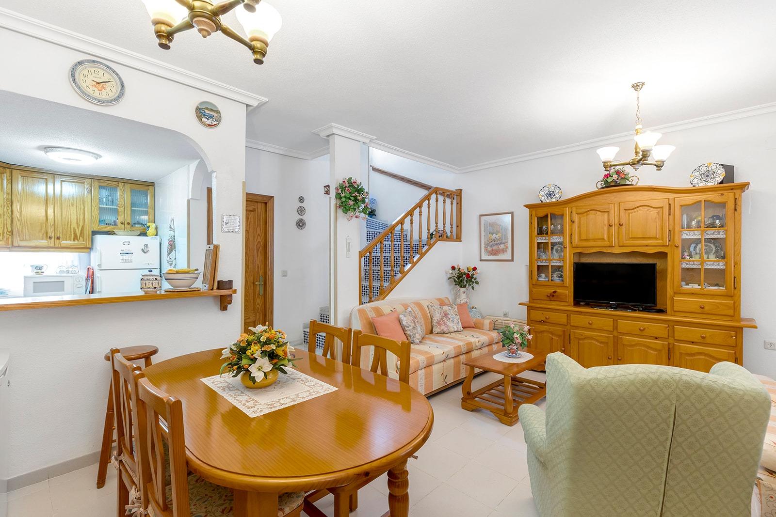 Krásný, plně zařízený polořadový bungalov k prodeji