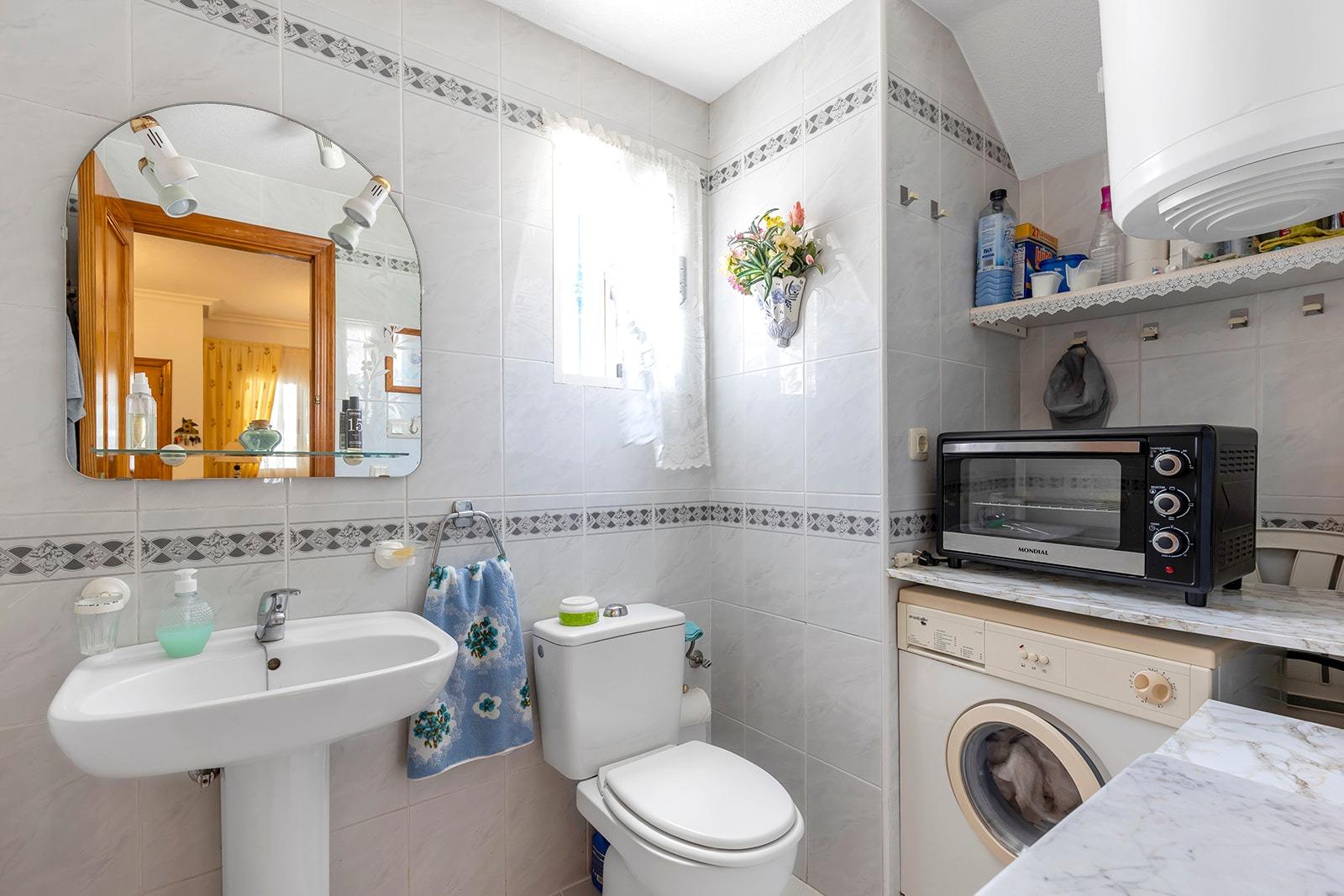 Krásný, plně zařízený polořadový bungalov k prodeji