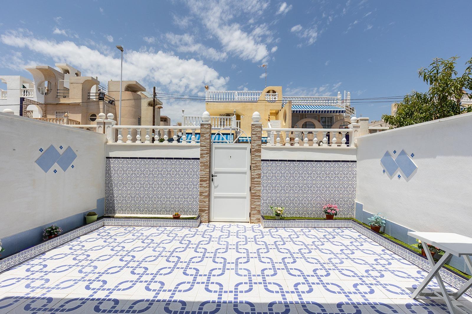 Krásný, plně zařízený polořadový bungalov k prodeji