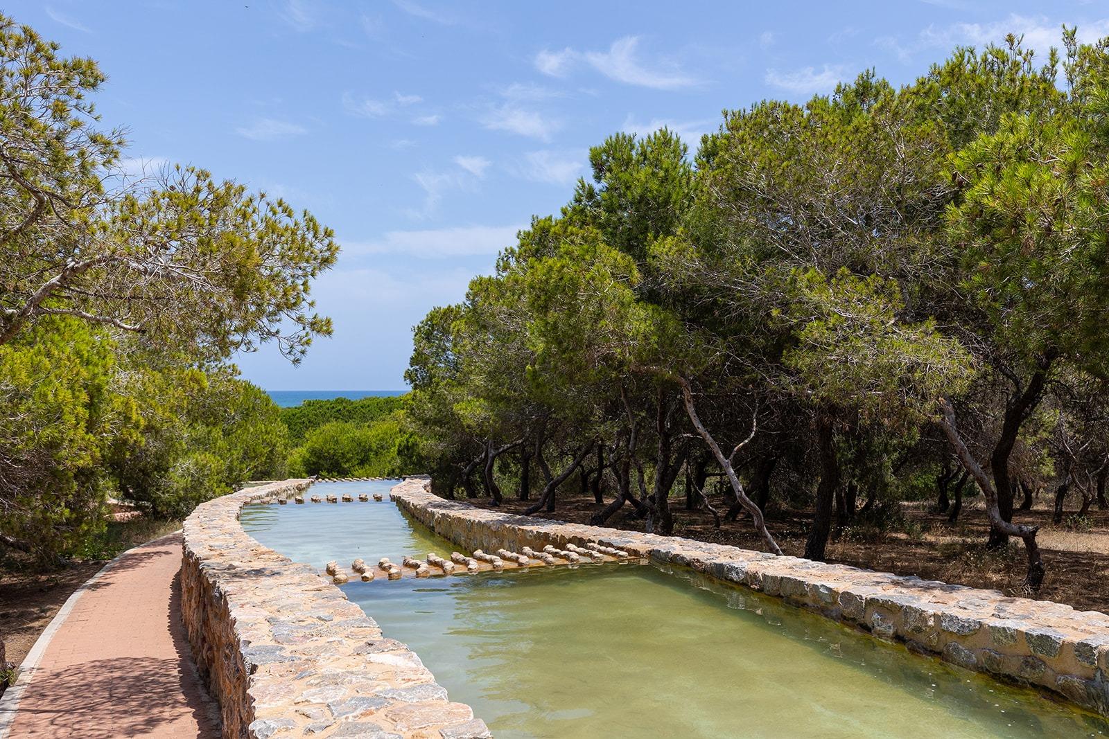 Krásný, plně zařízený polořadový bungalov k prodeji