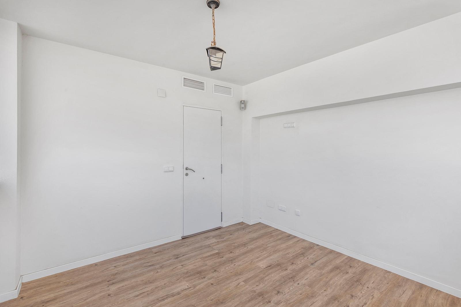 Jedinečná příležitost! Prožijte svůj sen v této luxusní vile v prestižní urbanizaci AGUAS NUEVAS v Torrevieji.