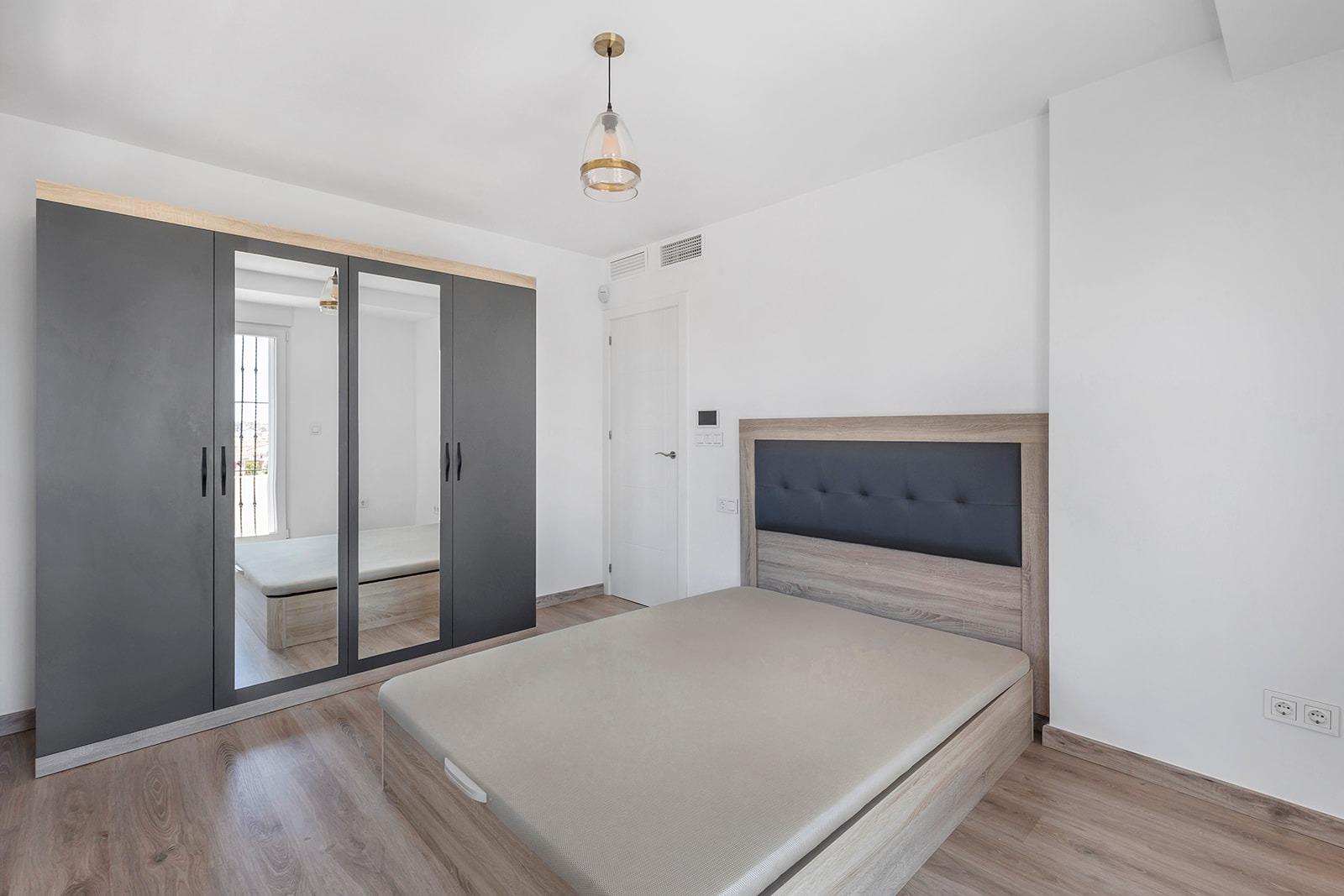 Jedinečná příležitost! Prožijte svůj sen v této luxusní vile v prestižní urbanizaci AGUAS NUEVAS v Torrevieji.