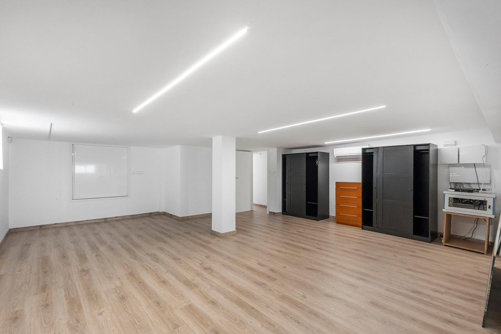 Jedinečná příležitost! Prožijte svůj sen v této luxusní vile v prestižní urbanizaci AGUAS NUEVAS v Torrevieji.